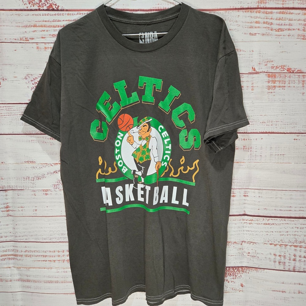 NBA Boston Celtics Basketball T-Shirt NEW Gray Men's‎ Medium Logo on back